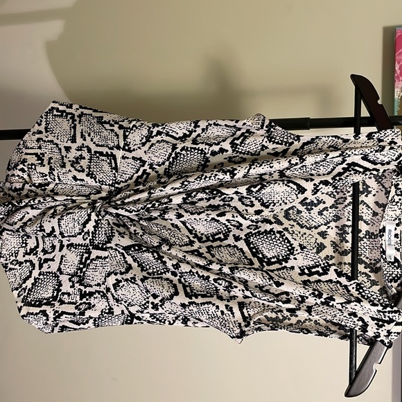 Ricki’s snake print beige and white tank - Picture 3 of 4